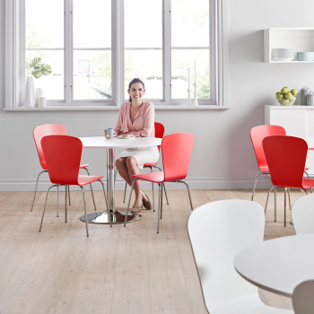 Jídelní sestava: stůl Ø 1100 mm, bílá/chrom + 4 židle, červené