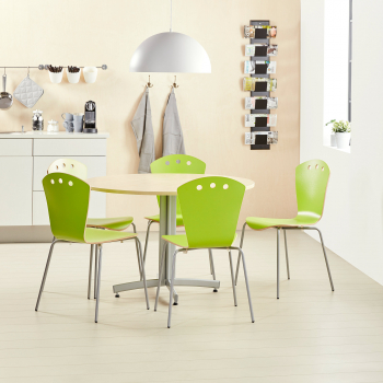 Jídelní sestava: stůl Ø 1100 mm, bříza + 5 židlí, zelené