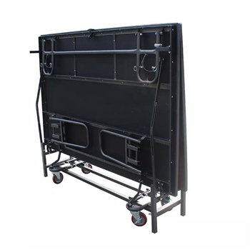 Praktické skládací pódium s kobercovým povrchem