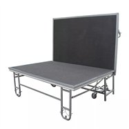 Praktické skládací pódium s kobercovým povrchem