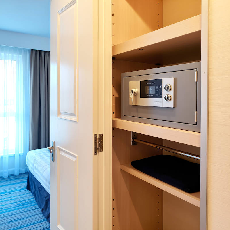 Vestavěný hotelový trezor
